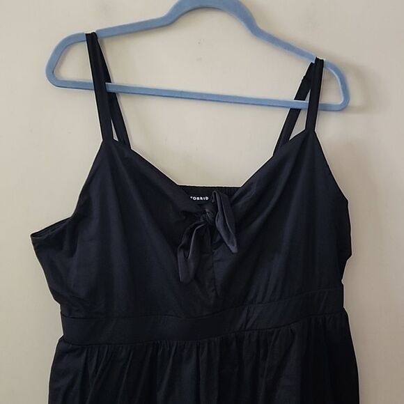 Beautiful Torrid Skater style dress Size 2 - Picture 2 of 7